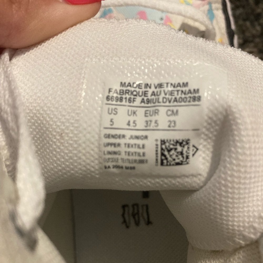 White converse with unicorn print